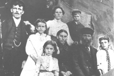 203: Pat Mulrooney, his wife Alice Norman, and their children l-r Patrick?, Annie, Mary, Nell,  Garrett, and Alice. (circa 1904) [courtesy of Della (Norman) O'Leary]
